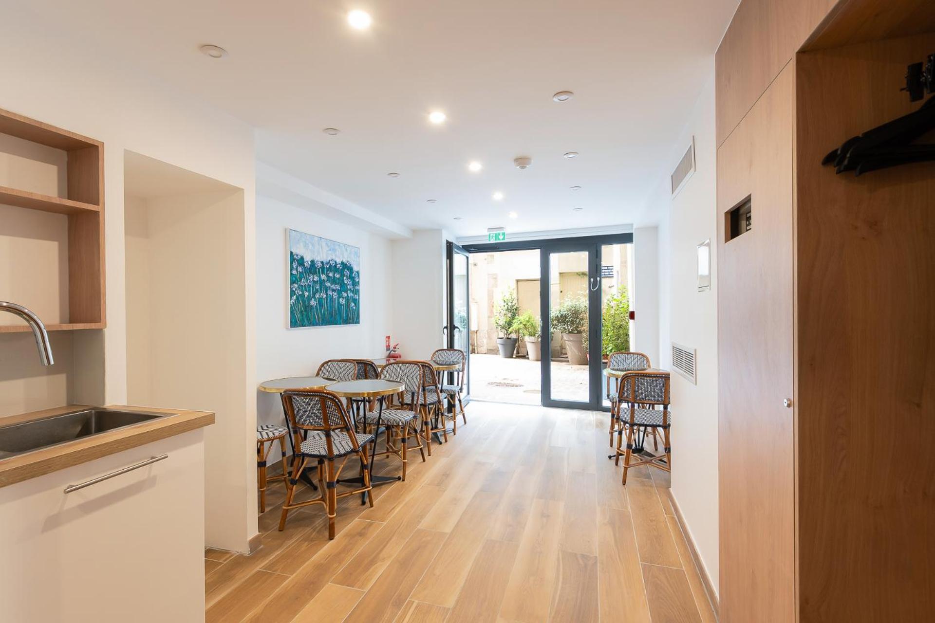 Les Suites Hcr Paris Exterior photo