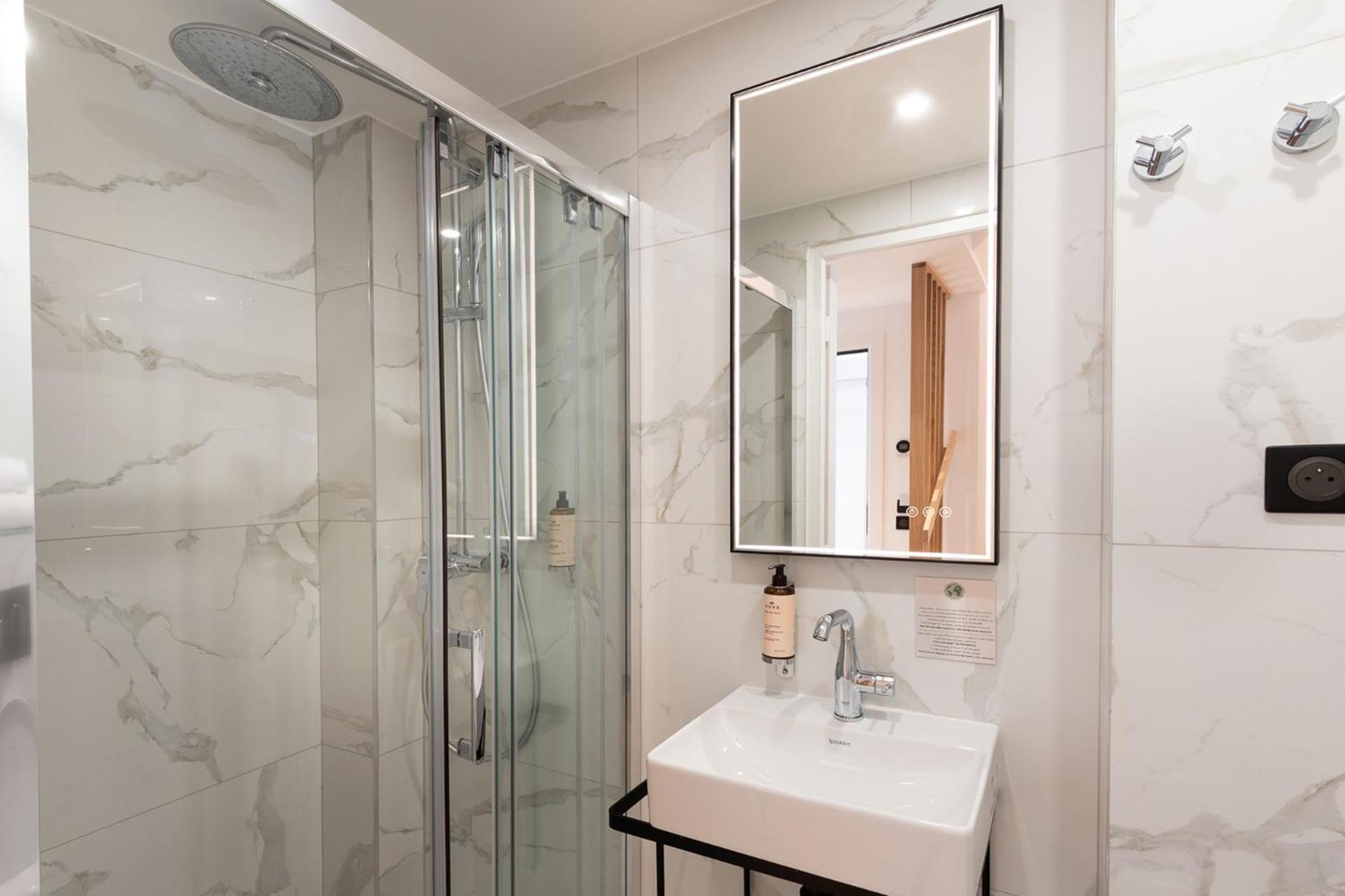 Les Suites Hcr Paris Exterior photo