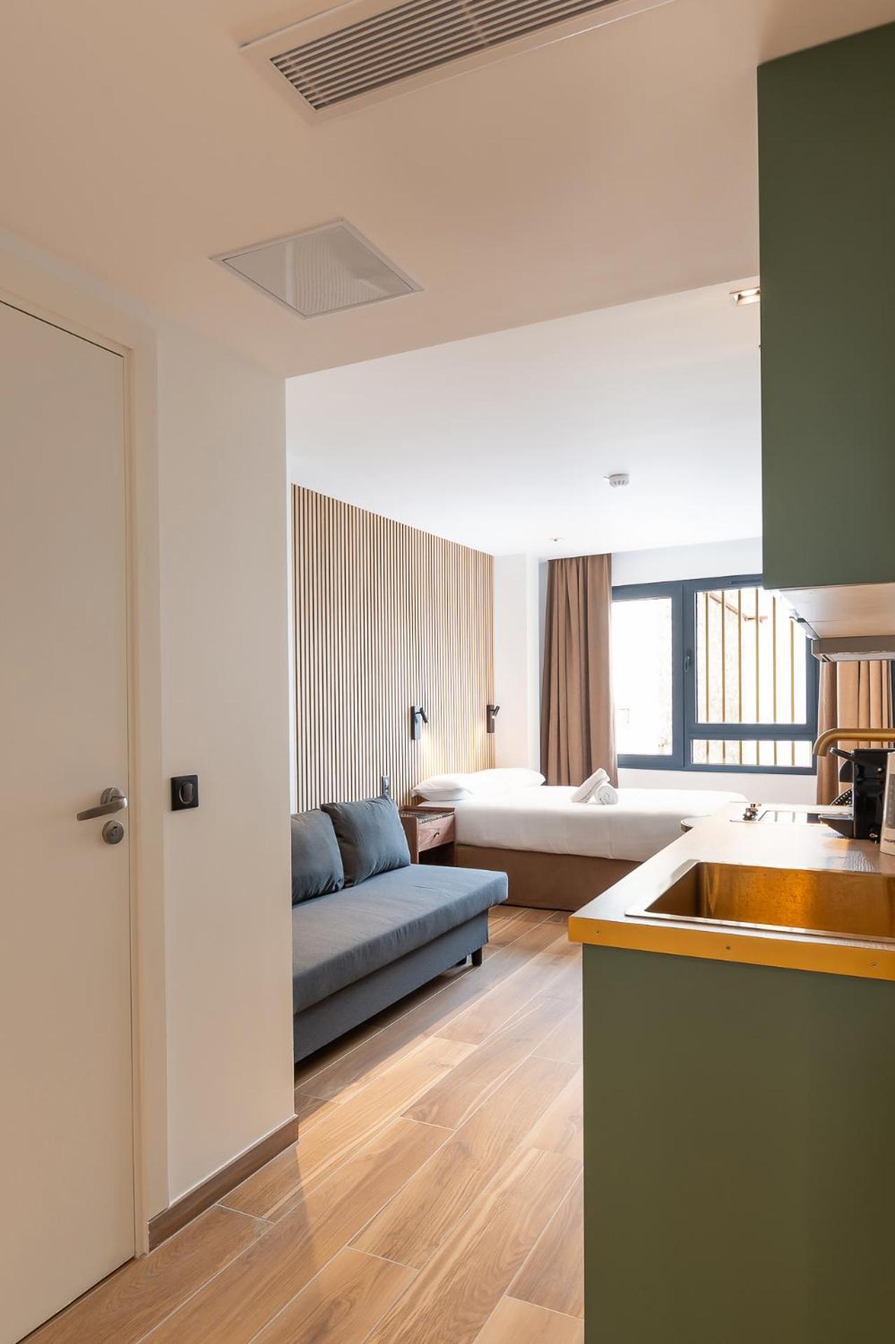 Les Suites Hcr Paris Exterior photo