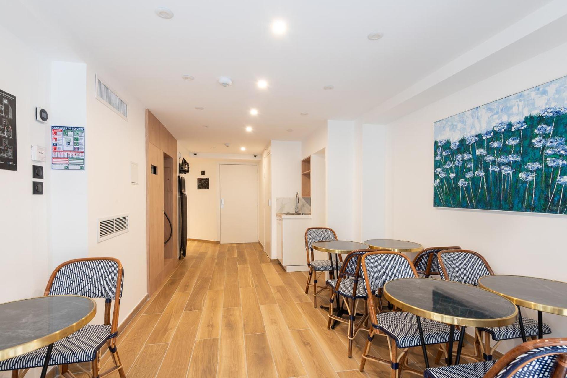 Les Suites Hcr Paris Exterior photo